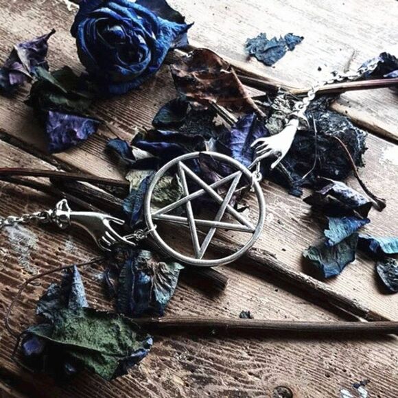 Large Silver Pentagram Collar Necklace - Picture 5 of 6